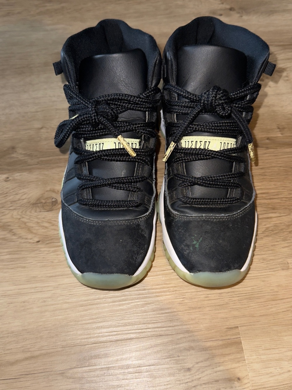 Air Jordan 11 Retro GS Size 5Y Black Glow Sole Sneakers IB1378-001